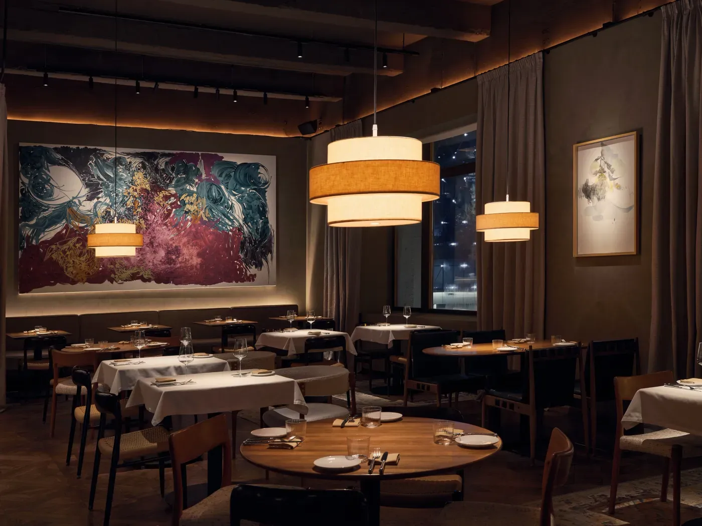 <span style="color:var(--color-neutral)" class="font-semibold">Гастрономический мясной ресторан</span>